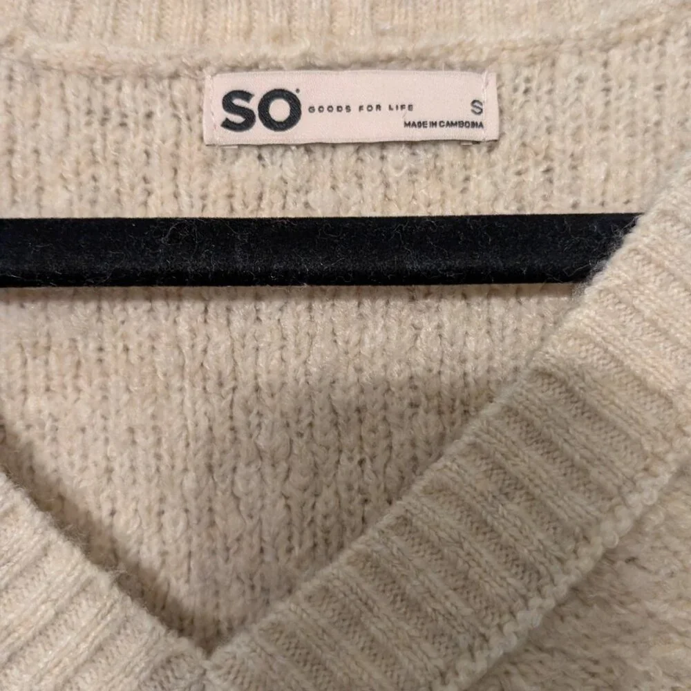 SO Goods for Life Beige Textured V-Neck Sweater | Size S
